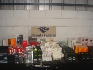 Receita retém mais de 7 mil unidades de perfume no porto de Santos